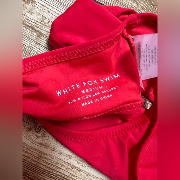 NWT White Fox Boutique Hamptons Bikini Top in Red - Picture 4 of 5